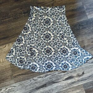 Max Studio Blue & White Floral A-Line Midi Skirt  Size Small
